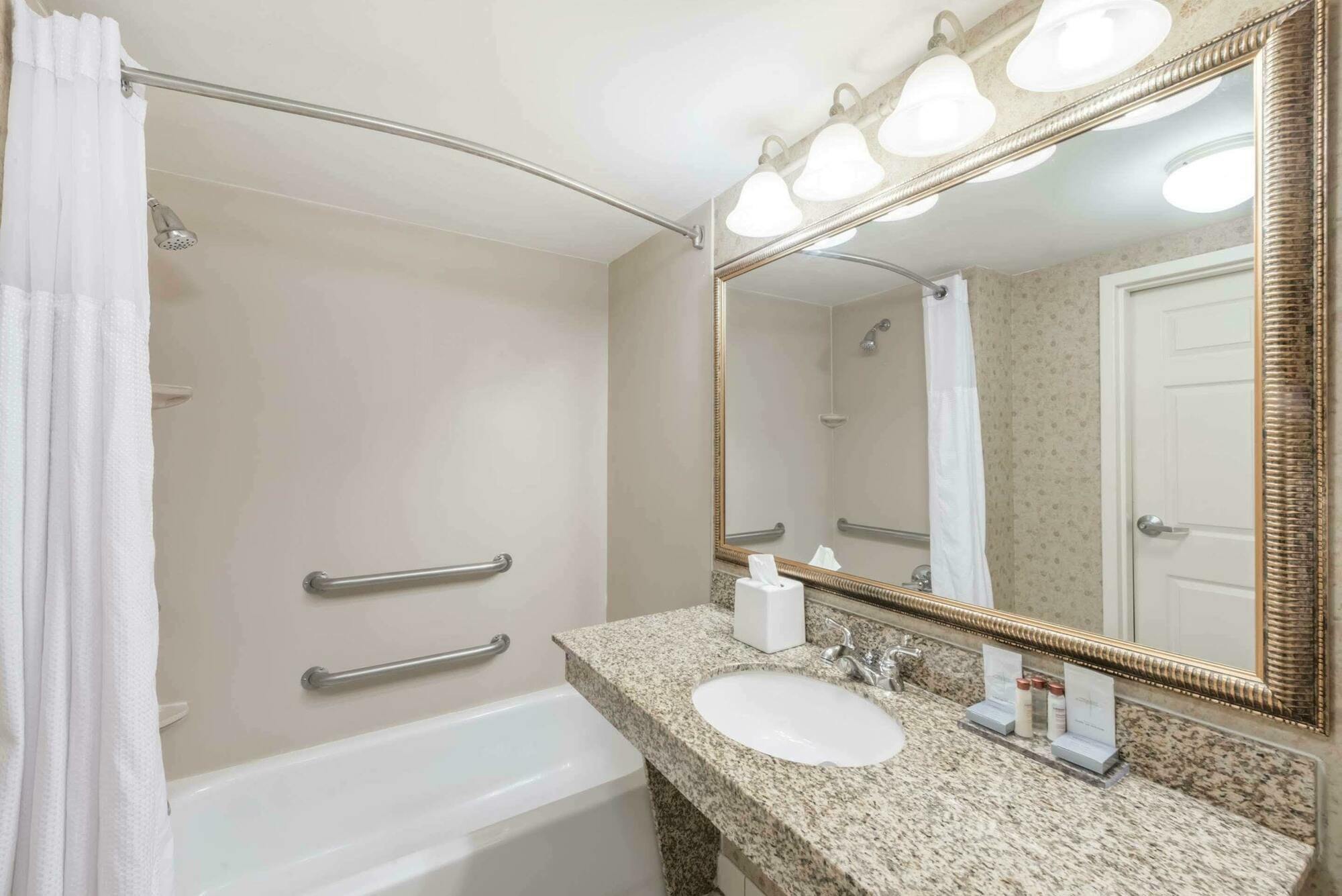 Holiday Inn Cleveland By Ihg Εξωτερικό φωτογραφία